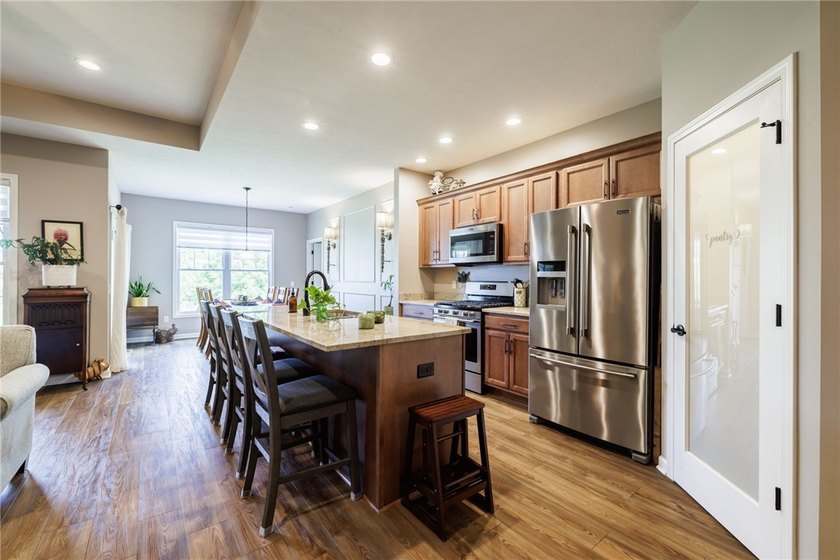 Built by Pridemark Homes, this immaculate ranch townhouse offers - photo 9