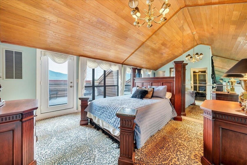 Best views at Smith Mountain Lake from this 5th Floor Penthouse - photo 11
