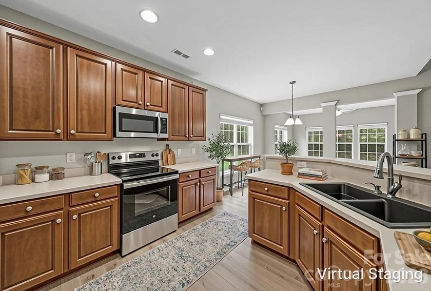 Welcome home to this stunning Hunter Oaks retreat featuring a - photo 5