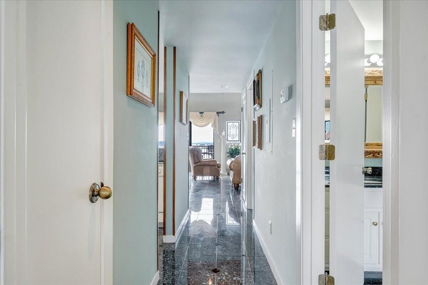 Best views at Smith Mountain Lake from this 5th Floor Penthouse - photo 25