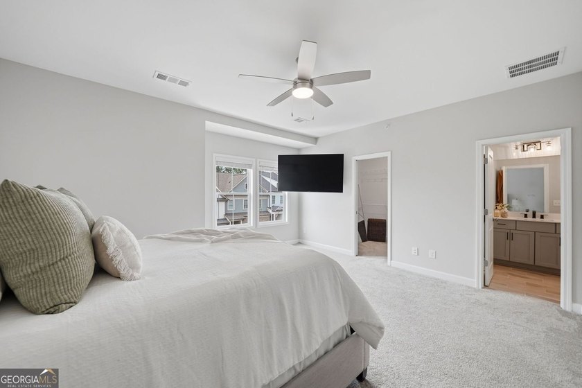 Experience elevated living in this better-than-new luxury - photo 29