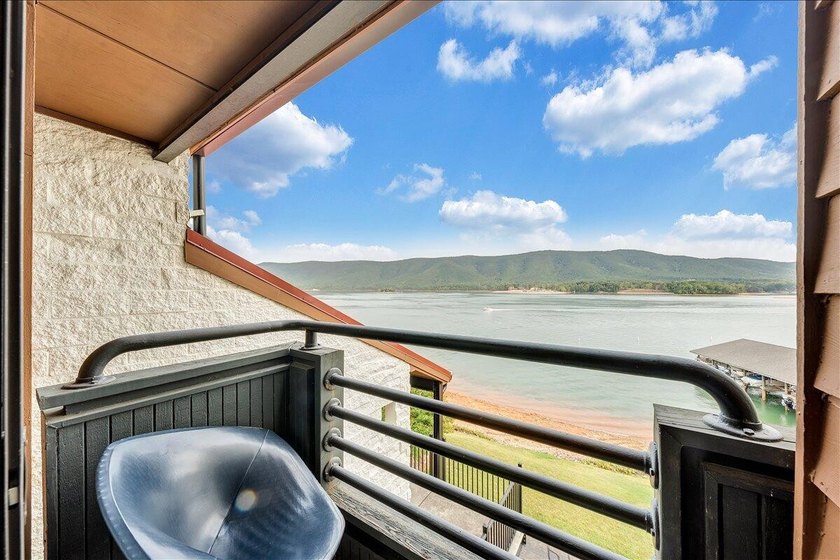 Best views at Smith Mountain Lake from this 5th Floor Penthouse - photo 31