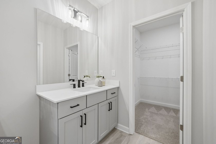 Experience elevated living in this better-than-new luxury - photo 33