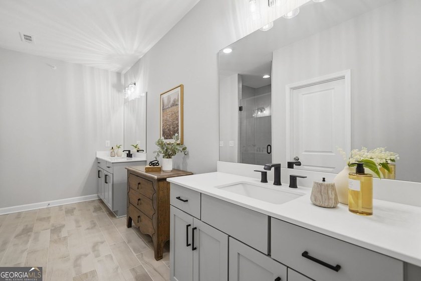 Experience elevated living in this better-than-new luxury - photo 34