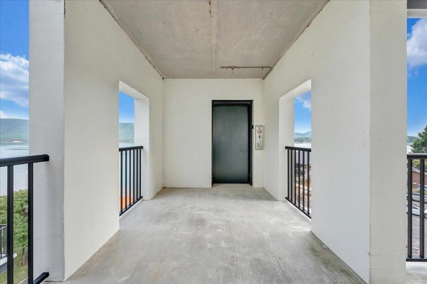 Best views at Smith Mountain Lake from this 5th Floor Penthouse - photo 36