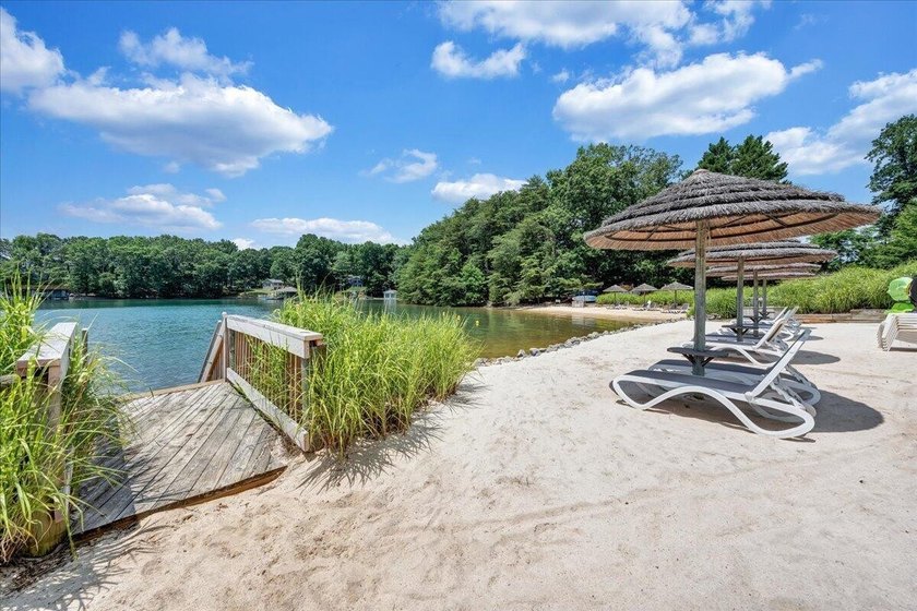 Best views at Smith Mountain Lake from this 5th Floor Penthouse - photo 44