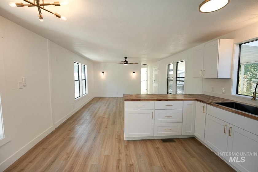 Welcome to Shenandoah Estates, a gated 55+ community offering - photo 7