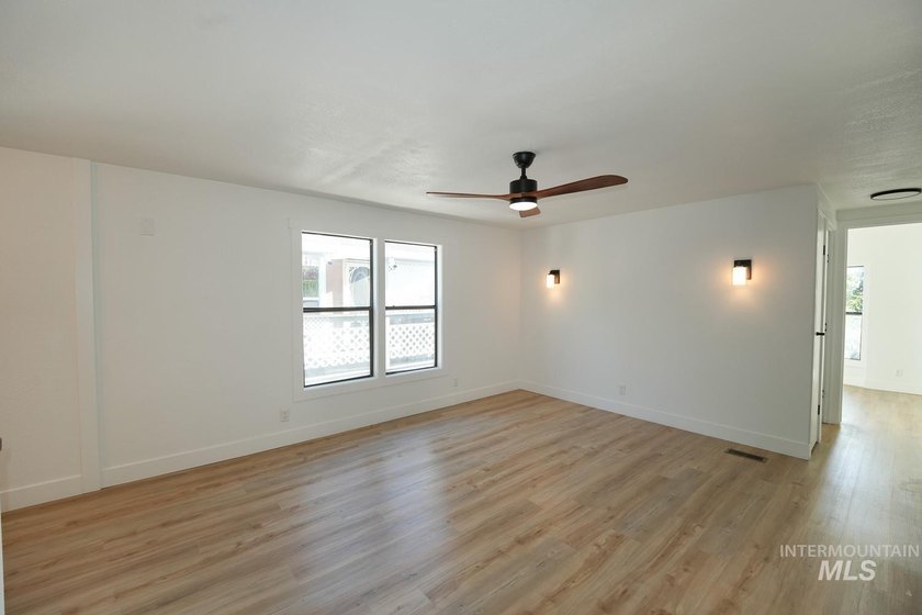 Welcome to Shenandoah Estates, a gated 55+ community offering - photo 9