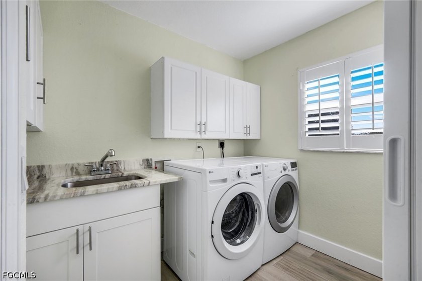 Welcome to this beautifully updated 4-bedroom, 2-bath waterfront - photo 22