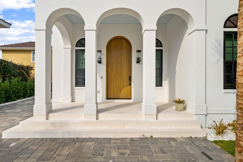Grand and Elegant, brand new Custom 4br/4.5ba home in one of the - photo 2