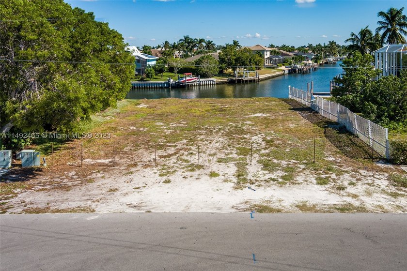Prime waterfront lot available for building your dream home - photo 8
