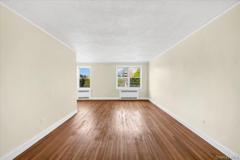 Back on the market, best deal in Riverdale! Spacious and - photo 12