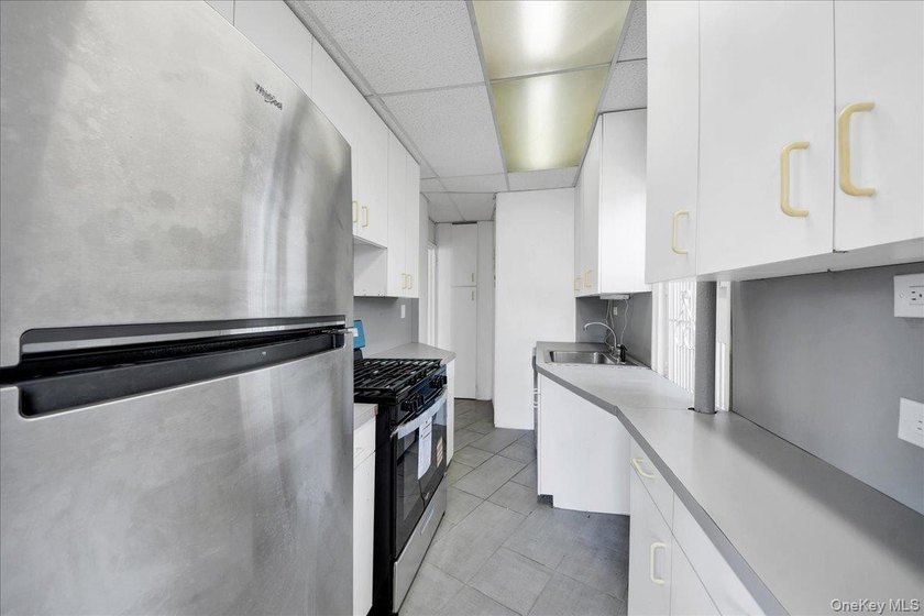 Back on the market, best deal in Riverdale! Spacious and - photo 15