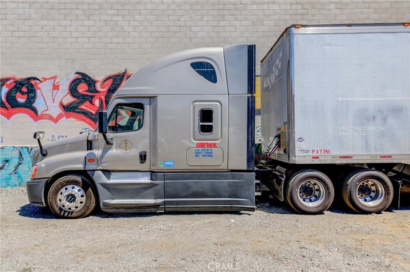 Great Turnkey Trucking Operation From Small Office In Torrance - photo 3