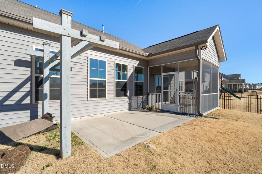Perfect floor plan has 3 bedrooms down including the primary, so - photo 42