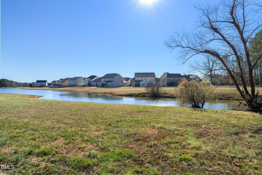 Perfect floor plan has 3 bedrooms down including the primary, so - photo 43