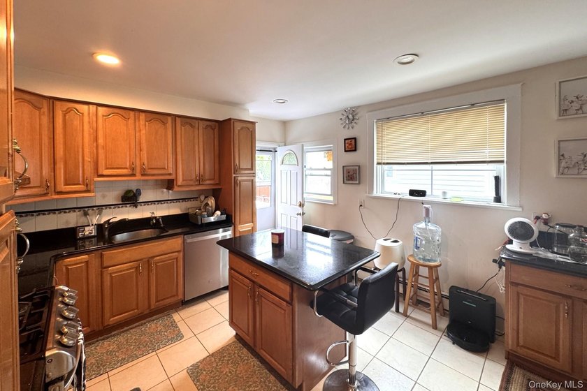 Welcome to this beautifully maintained Center Hall Colonial - photo 11
