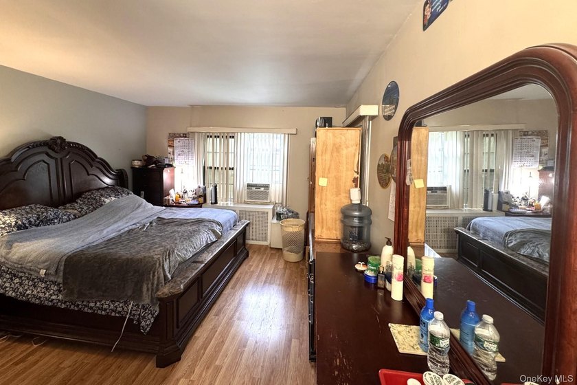 Welcome to this beautifully maintained Center Hall Colonial - photo 18
