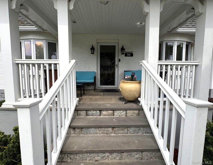 Welcome to this beautifully maintained Center Hall Colonial - photo 23