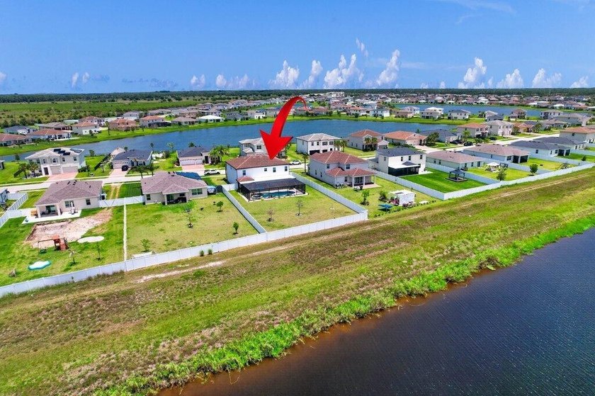 A premium Copper Creek Lennar home offering 5 bedrooms plus a - photo 38