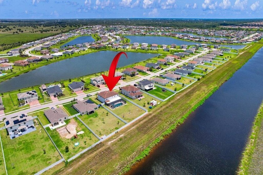 A premium Copper Creek Lennar home offering 5 bedrooms plus a - photo 39