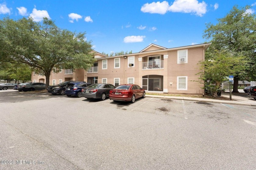 Welcome Home to Manotak Oaks! This second floor 2 bedroom, 2 - photo 2