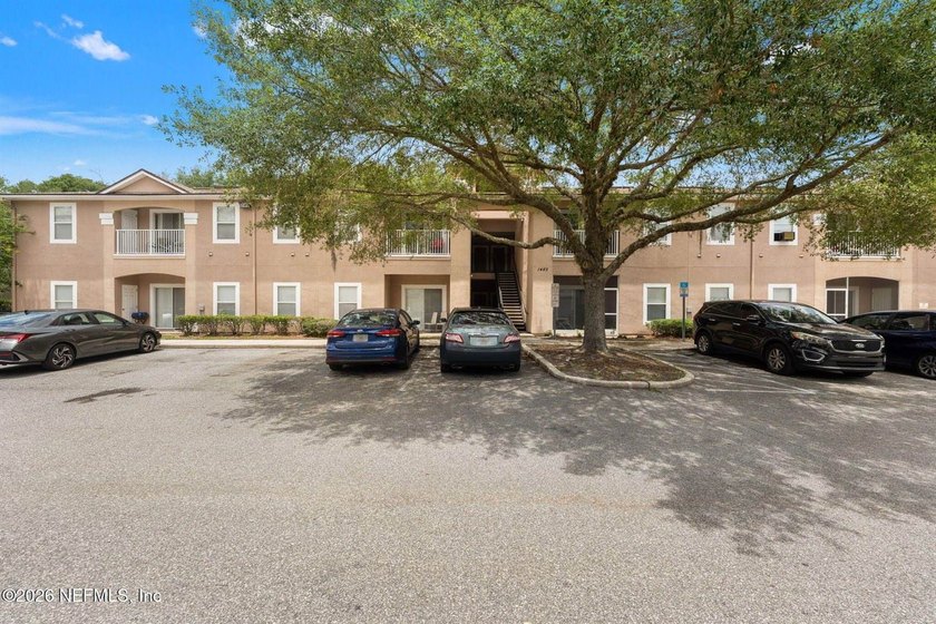 Welcome Home to Manotak Oaks! This second floor 2 bedroom, 2 - photo 3
