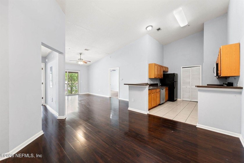 Welcome Home to Manotak Oaks! This second floor 2 bedroom, 2 - photo 5