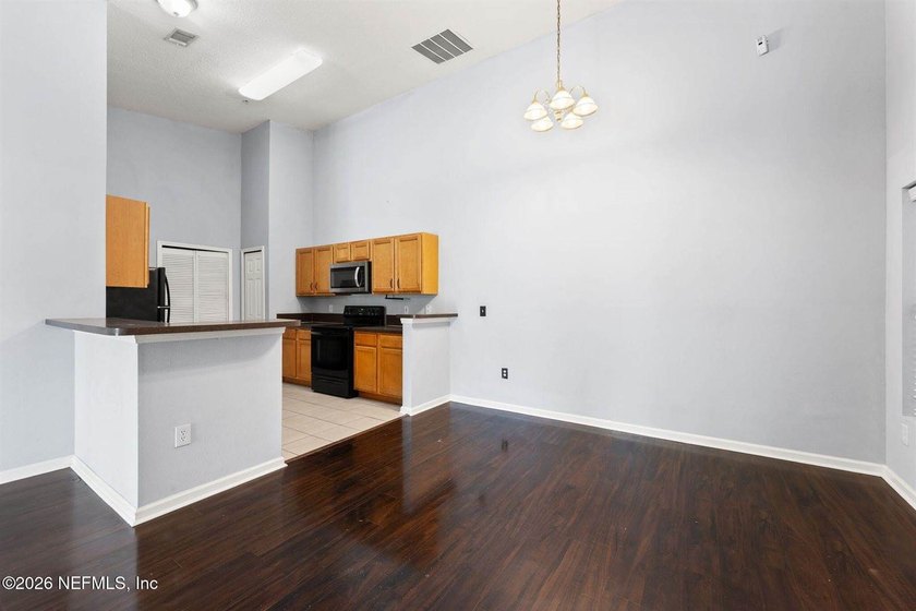 Welcome Home to Manotak Oaks! This second floor 2 bedroom, 2 - photo 6