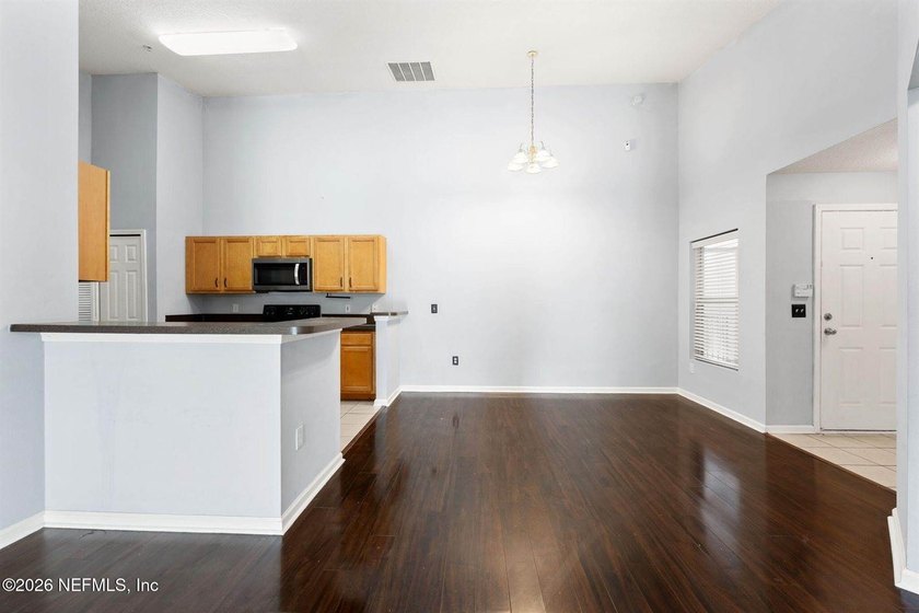 Welcome Home to Manotak Oaks! This second floor 2 bedroom, 2 - photo 7