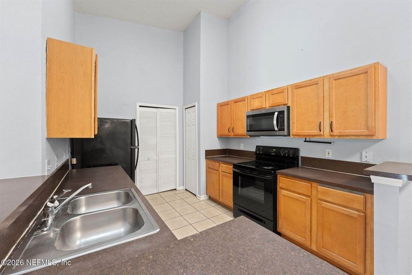 Welcome Home to Manotak Oaks! This second floor 2 bedroom, 2 - photo 10