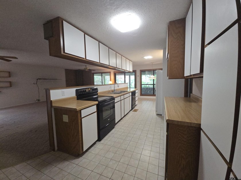Enjoy peaceful lake living with this charming 1-bedroom, 1-bath - photo 11