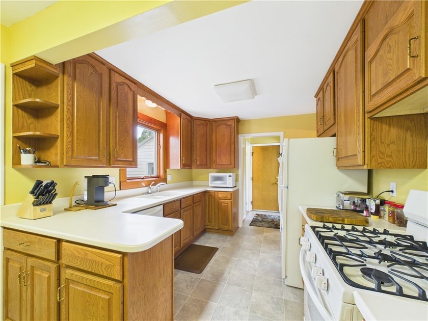 Classic Village Colonial that has been beautifully maintained - photo 13