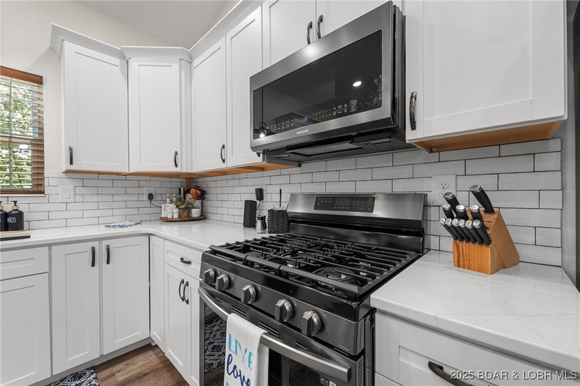 Amazing newer one level home in a quiet protected cove! This - photo 15