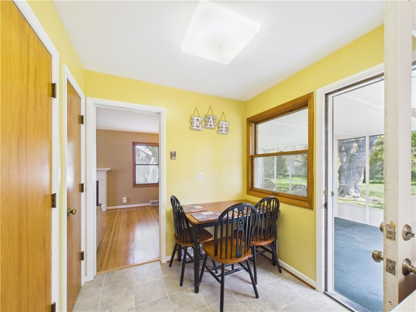 Classic Village Colonial that has been beautifully maintained - photo 18