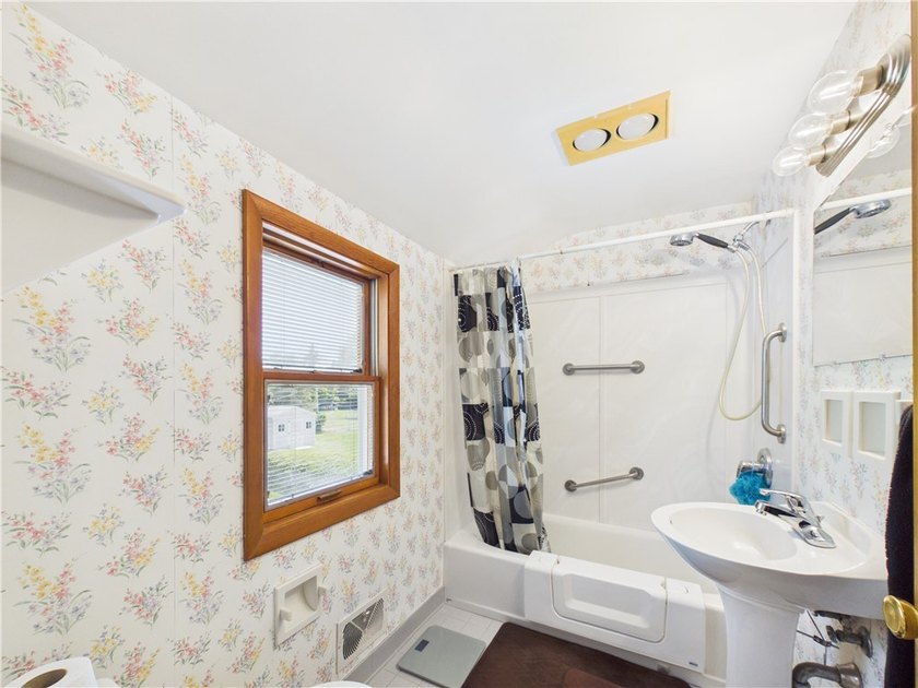 Classic Village Colonial that has been beautifully maintained - photo 29