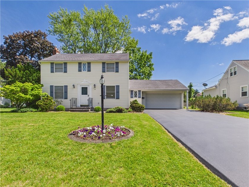 Classic Village Colonial that has been beautifully maintained - photo 39