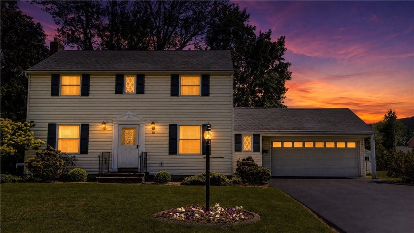 Classic Village Colonial that has been beautifully maintained - photo 45