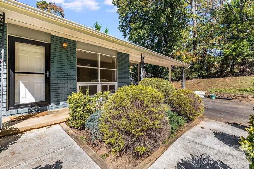 Imagine returning home in sought-after North Asheville. A - photo 4
