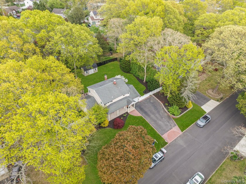 Charming, cared-for, and full of curb appeal, this Ridge - photo 6