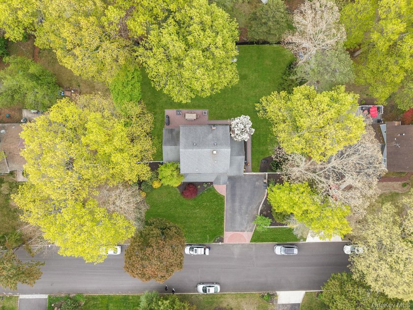 Charming, cared-for, and full of curb appeal, this Ridge - photo 7