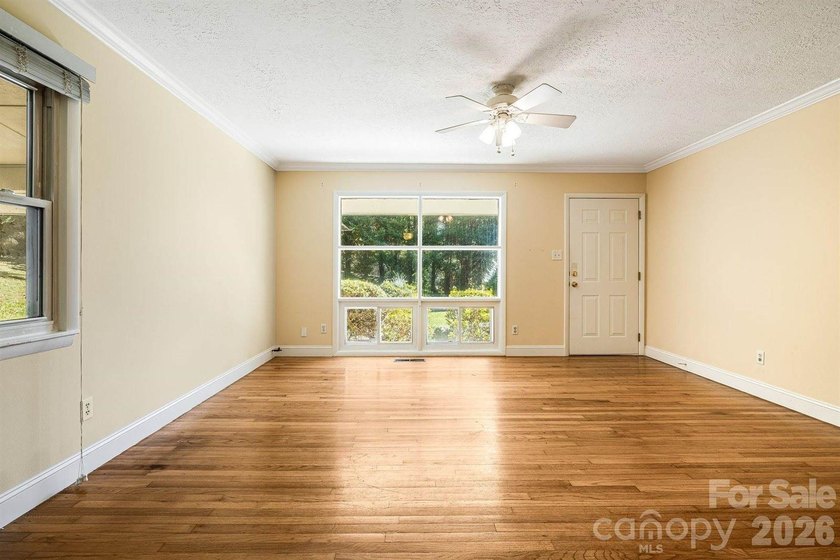 Imagine returning home in sought-after North Asheville. A - photo 7