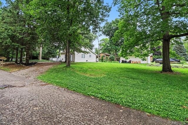 Welcome home to this exceptionally updated and meticulously - photo 30