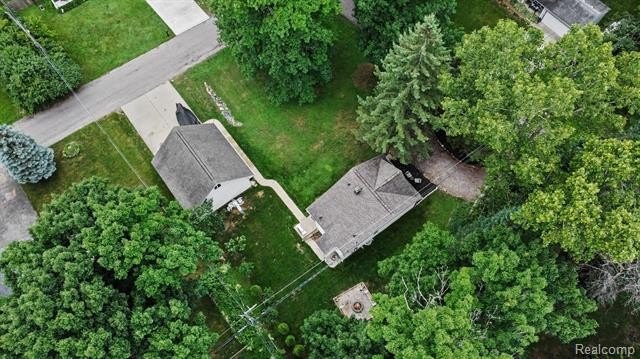 Welcome home to this exceptionally updated and meticulously - photo 33