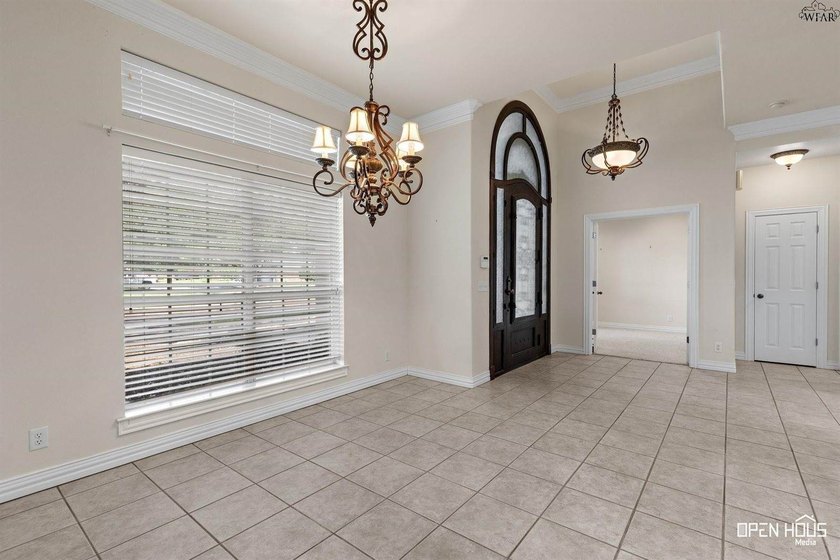 Bridge Creek corner lot with side-entry garage. Open kitchen - photo 2