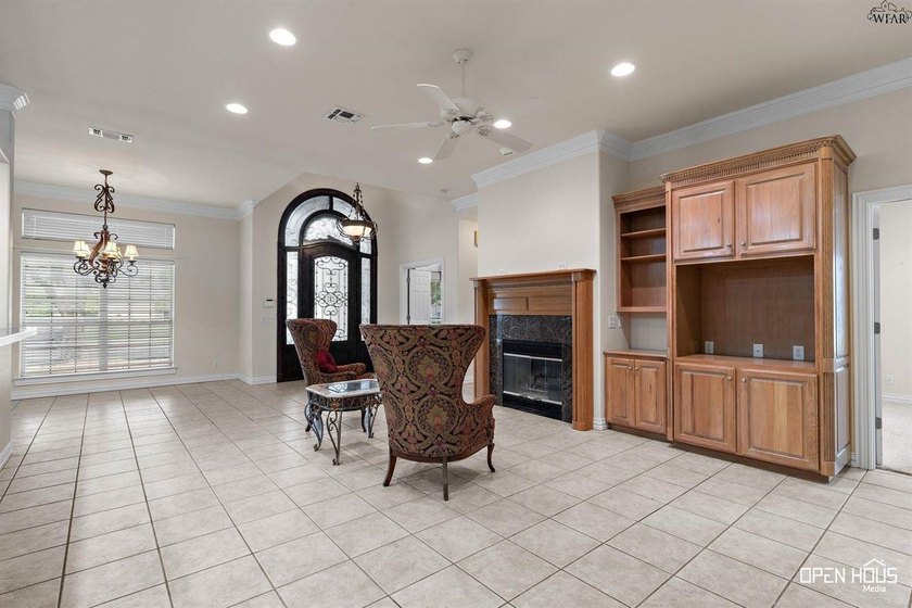 Bridge Creek corner lot with side-entry garage. Open kitchen - photo 3