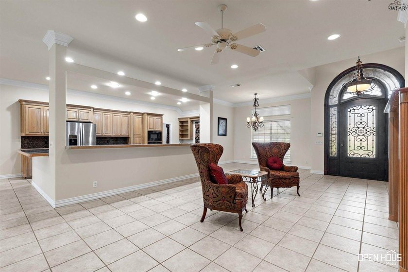 Bridge Creek corner lot with side-entry garage. Open kitchen - photo 4