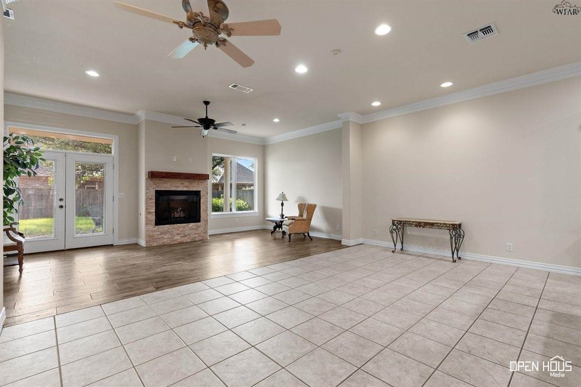 Bridge Creek corner lot with side-entry garage. Open kitchen - photo 7