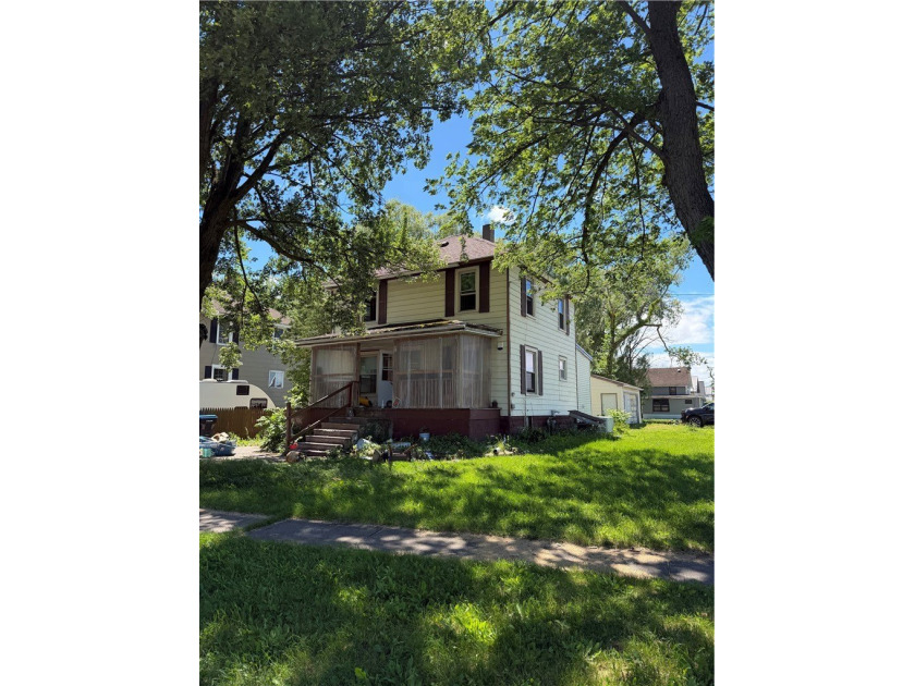 Exceptional opportunity in a highly visible location! Zoned for - photo 2