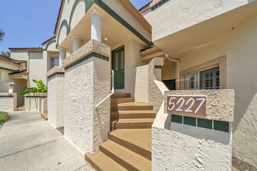 Located on the coveted beachside of Sandestin, this stunning - photo 2